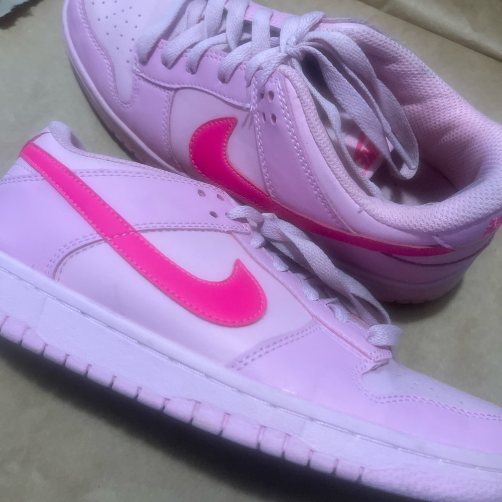 Nike Women's Light Pink and Hot Pink Sneakers